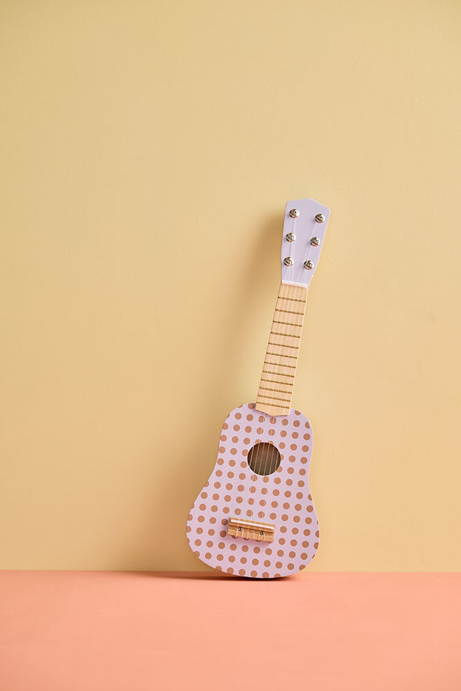 Gitarre mit lila Punkten