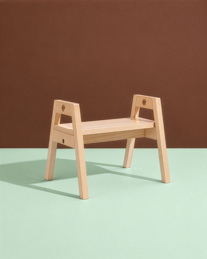 SAGA Blonde Hocker