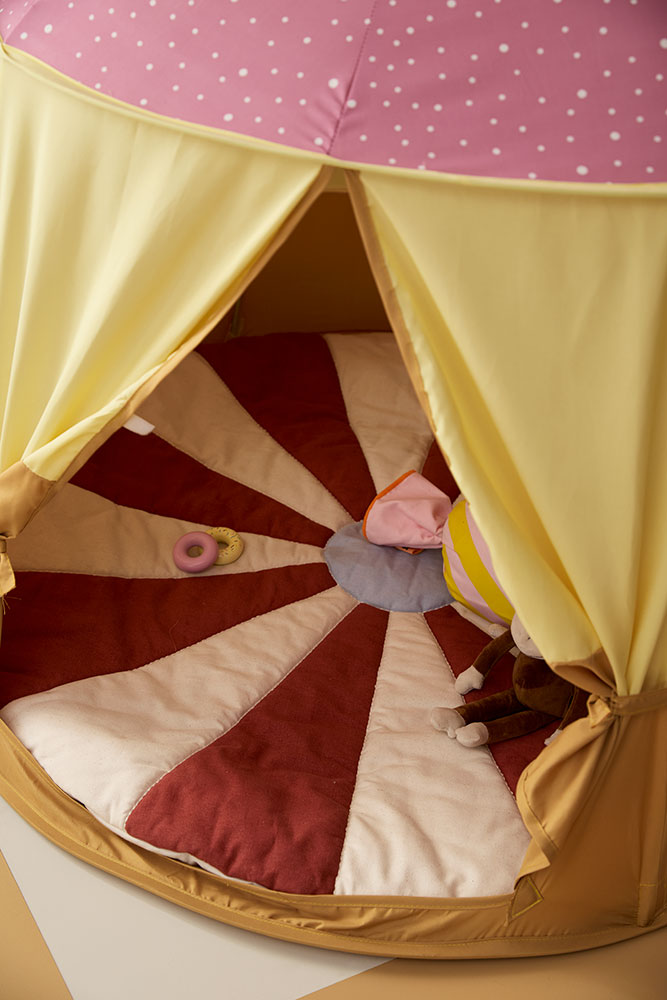 Play mat circus red