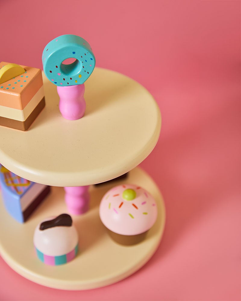 Cake stand and cakes