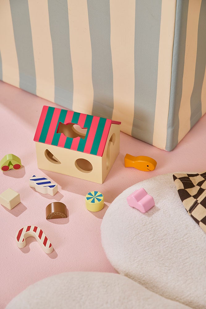 Sorter box house Swedish Candy