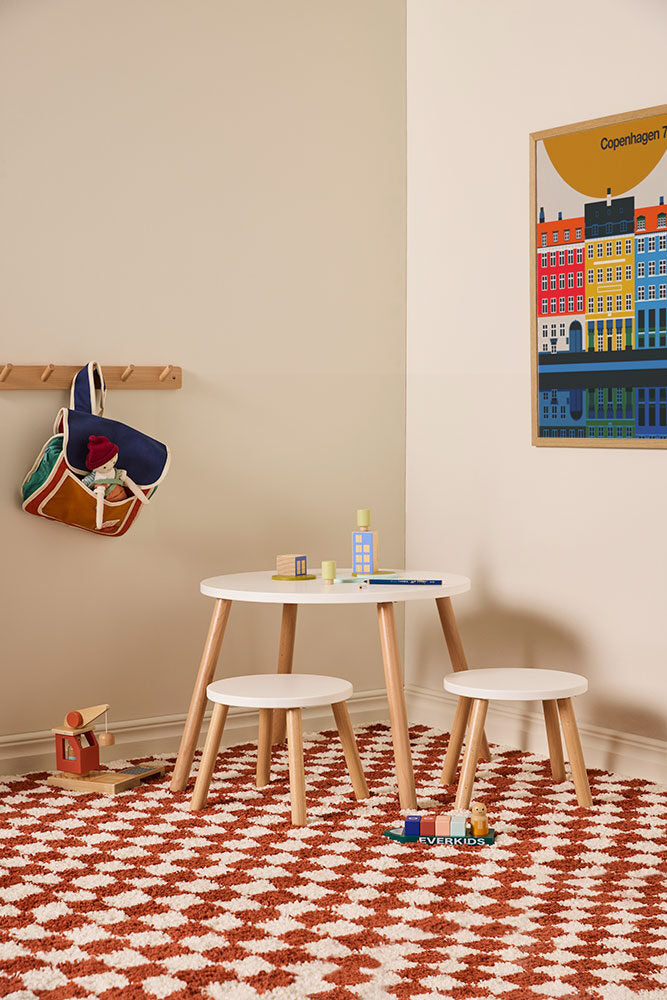Table and stools white