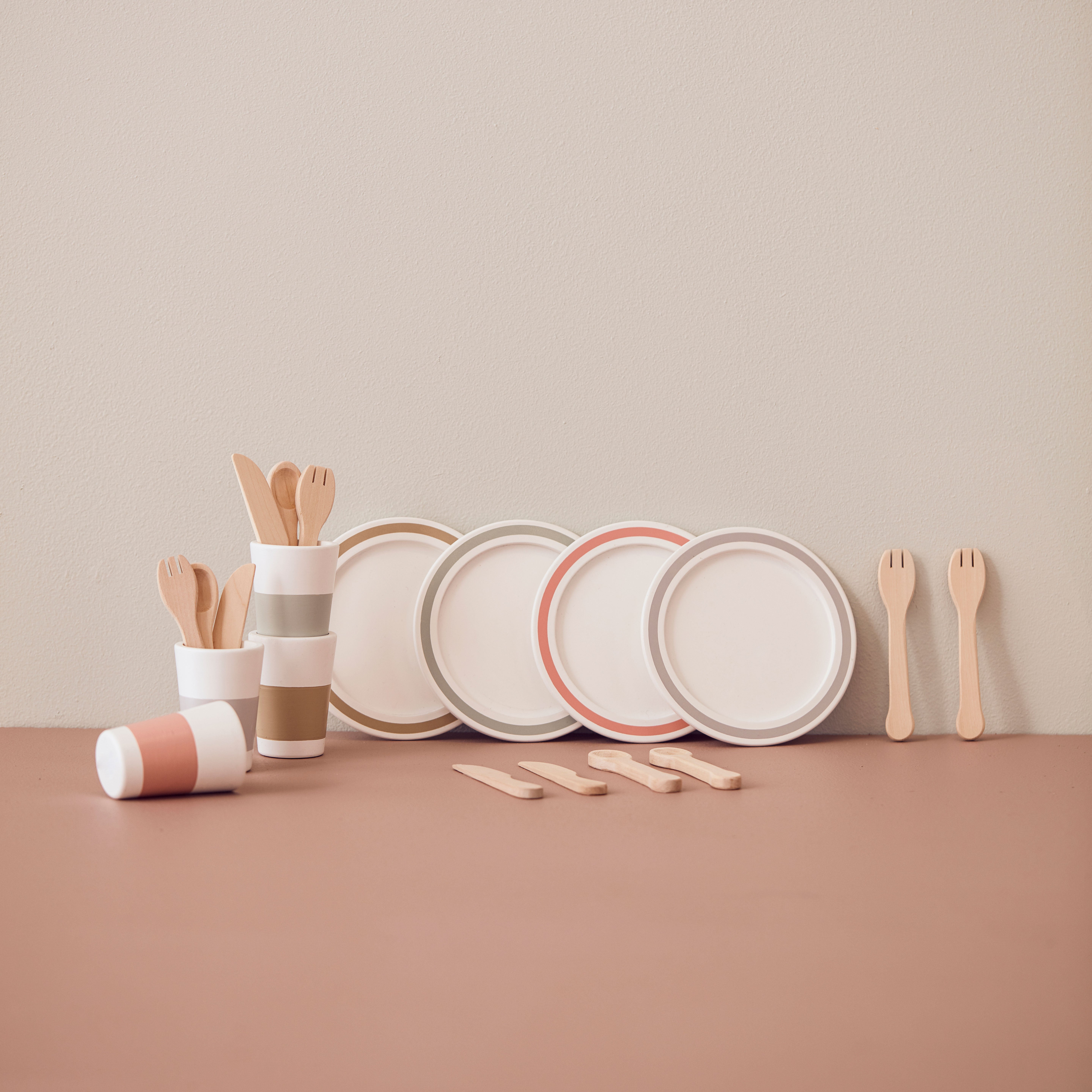 Dinnerware 4 play set