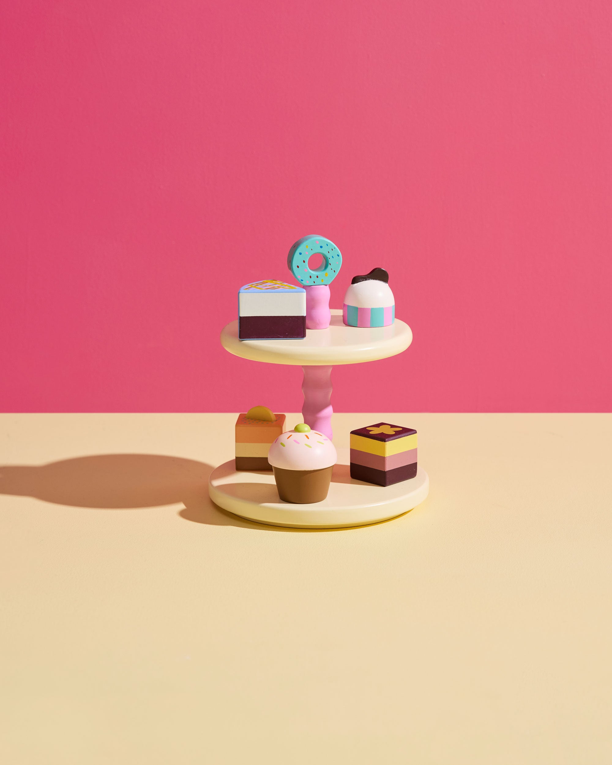 	Kuchenständer mit Gebäck